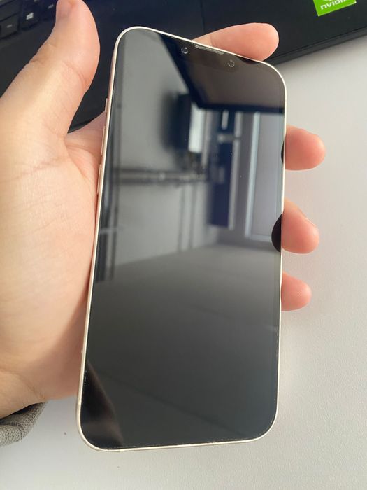 продам 13 айфон в белом цвете