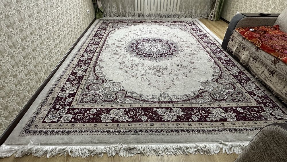 Продается ковер в отличном качестве
