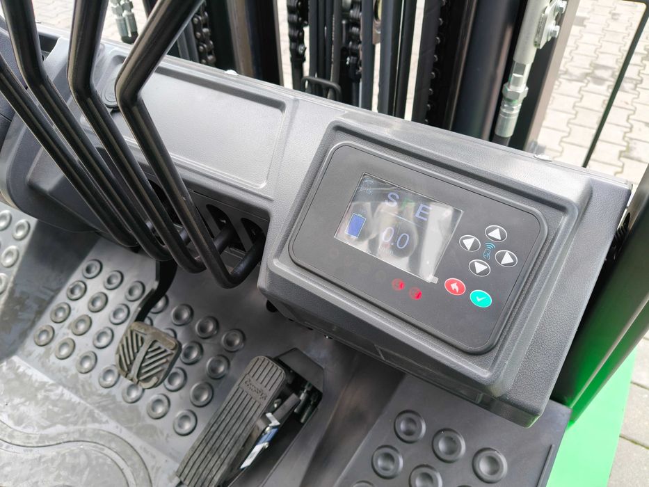 НОВ Електрокар Noblelift, четириопорен, до 3 тона, до 4 м., triplex