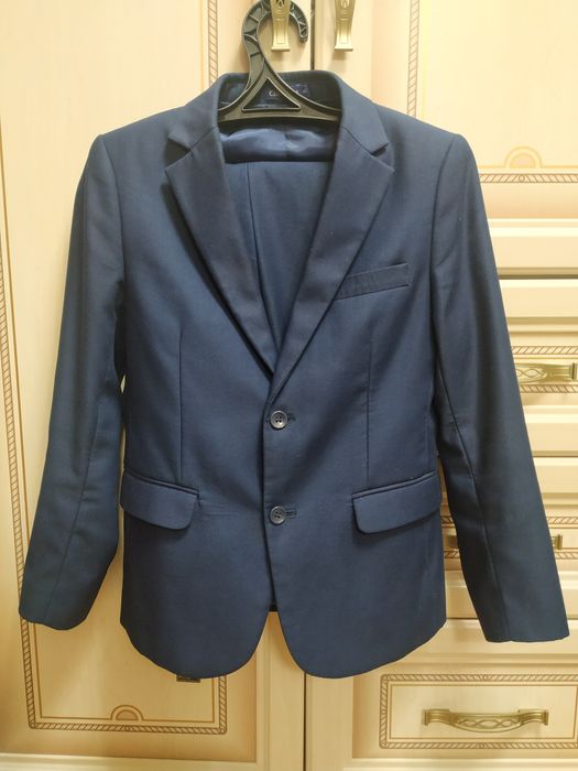 Продам школьный костюм для мальчика.