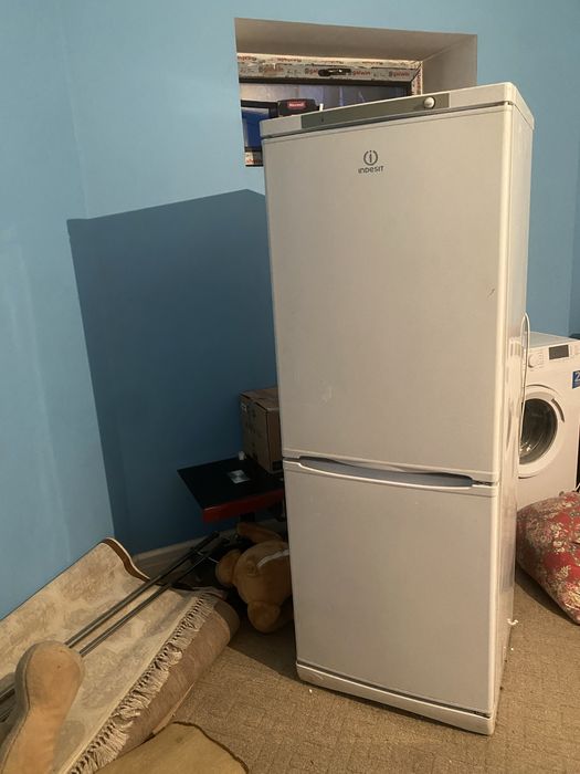 Холодильник by indesit