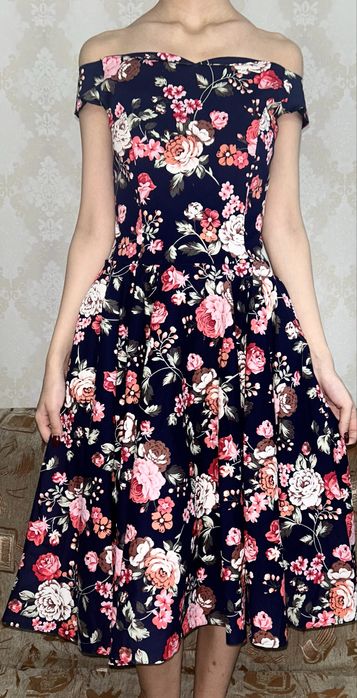 Продаю платья (размер 40-42)