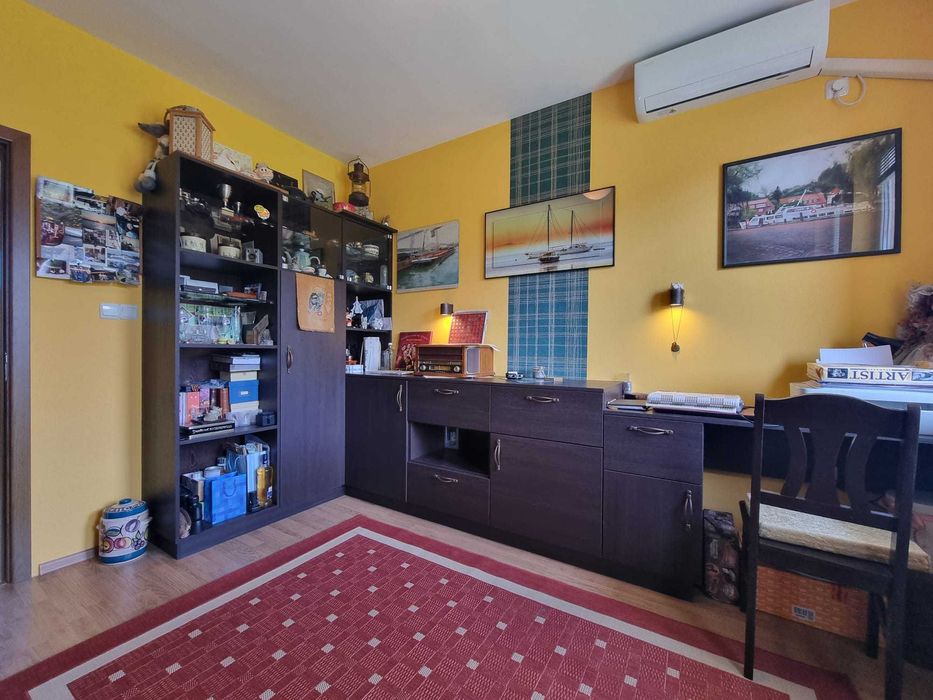 Прекрасна двуетажна къща в с. Кошарица, обл. Бургас