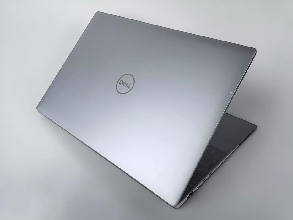 Лаптоп Dell Precision 5690 16" UHD+ Touch Intel Core Ultra 9 32GB RAM 1TB SSD RTX 3500 Ada 12GB Гаранция!