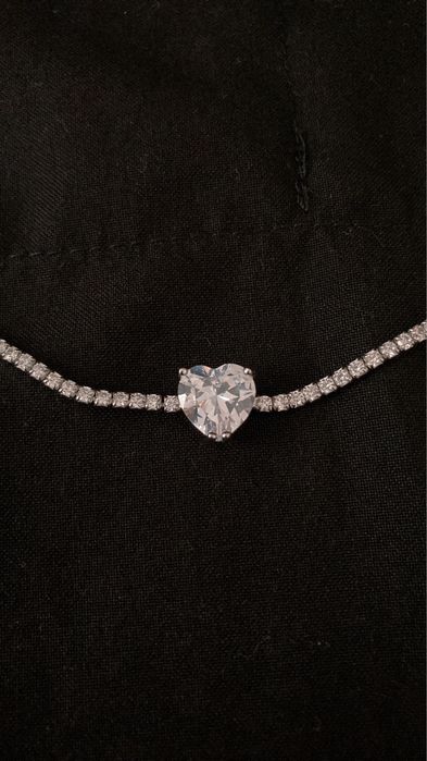 Сребърно колие с камъче