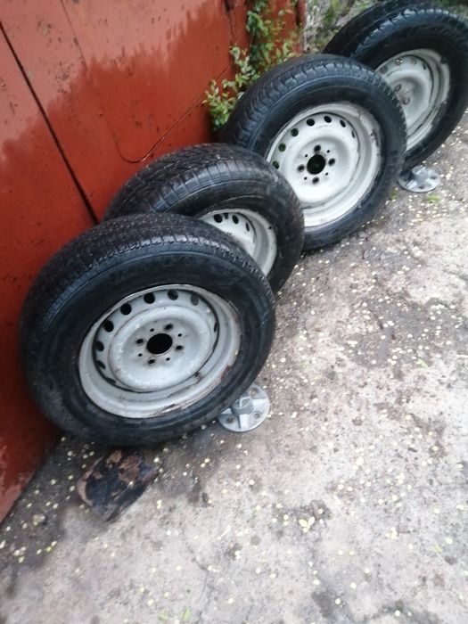 Продам шины 205/60R16R13