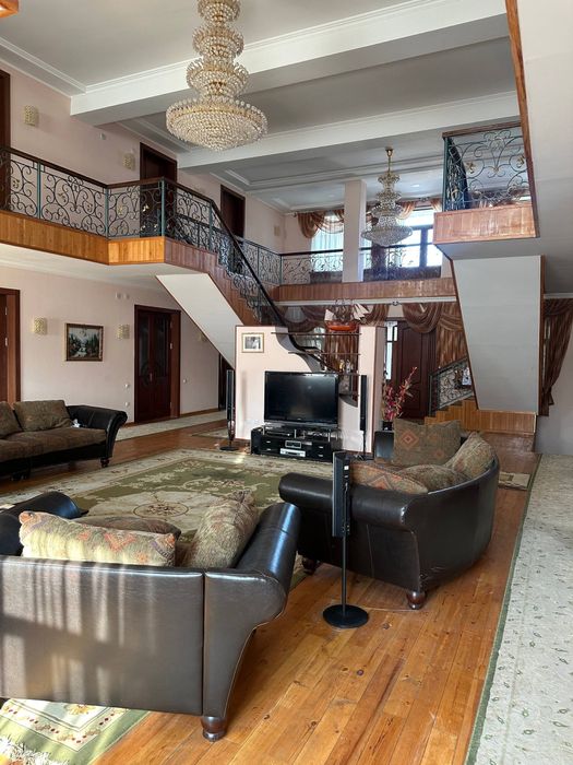 Katta uy sotiladi/arenda - Yashash va Biznes uchun