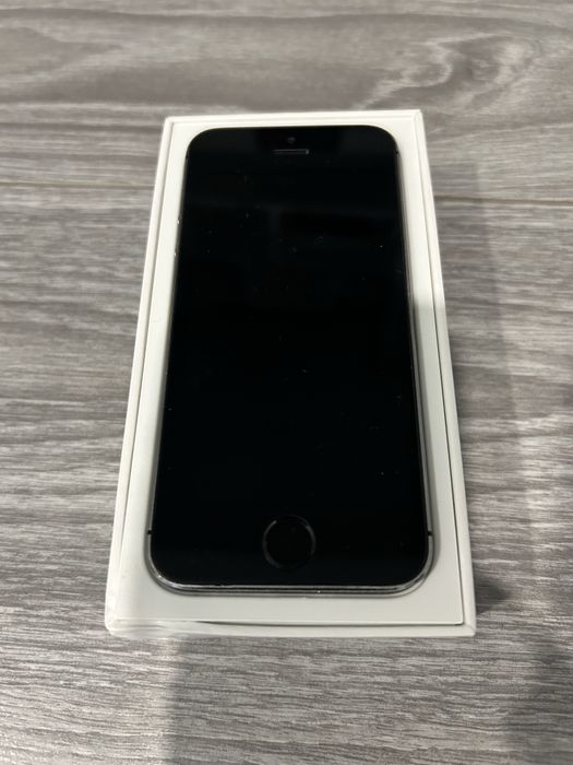 Iphone 5s. Экран не оригинальный.