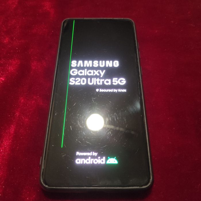 Samsung galaxy S20 Ultra. ОЗУ - 12, Память - 12. На дисплее пятно.