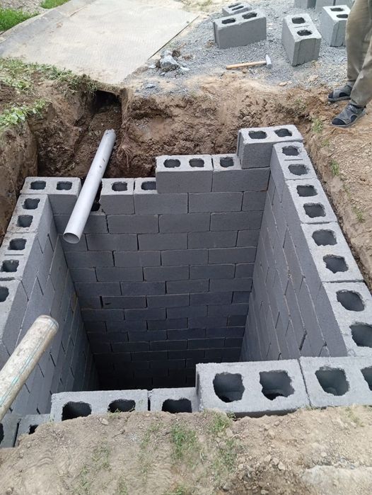 Копаем  траншеи, септик, туалет