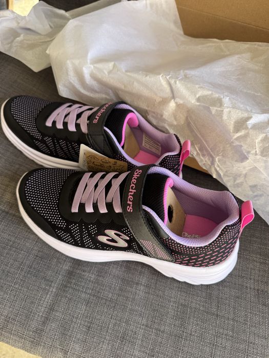 Skechers fete.  noi. 23.5cm