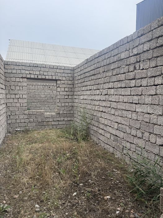 Blok g’isht sotiladi
