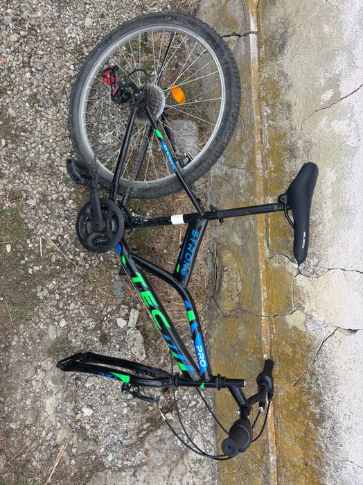 Vând bicicletă ,pentru piese (se pot cumpăra și separat)