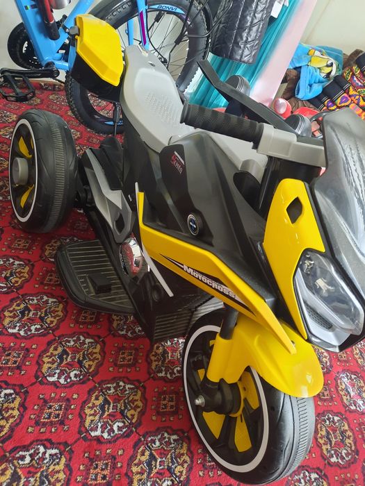 Мотоцикл  б/у срочно продаётся,состояние отличное. На зарядном устройс