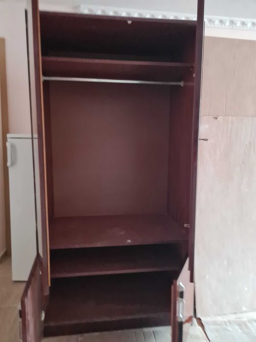 Секции, двукрилен гардероб,диван,надстройки