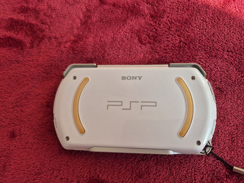 PSP GO  Alb Modat