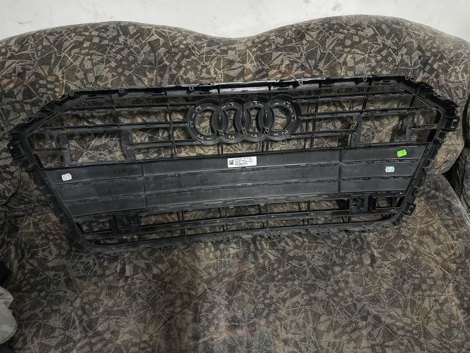 Grila fata  negru lucios AUDI A6 C8 40 TDI Mild Hybrid DFBA 4K0853651C