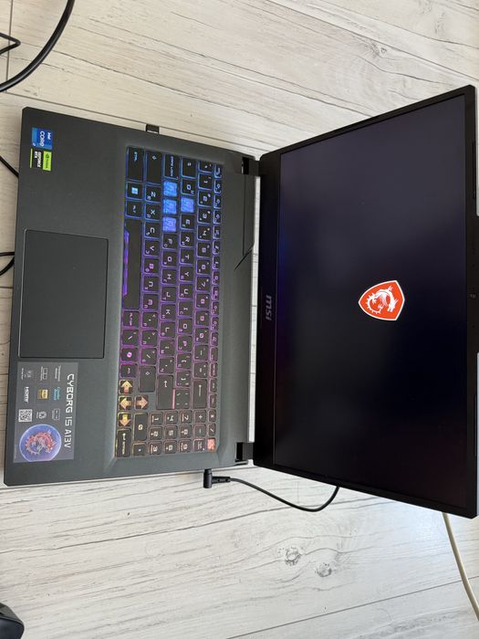 Продавам лаптоп MSI Cyberog 15 A13 VEK