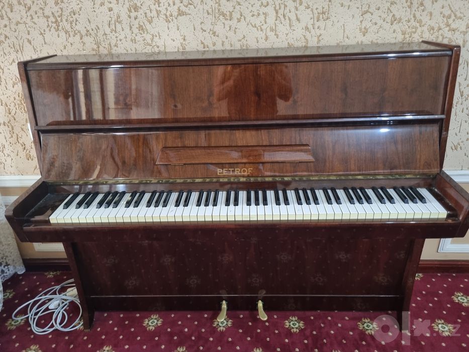 Пианино PETROF 1050 y. e.