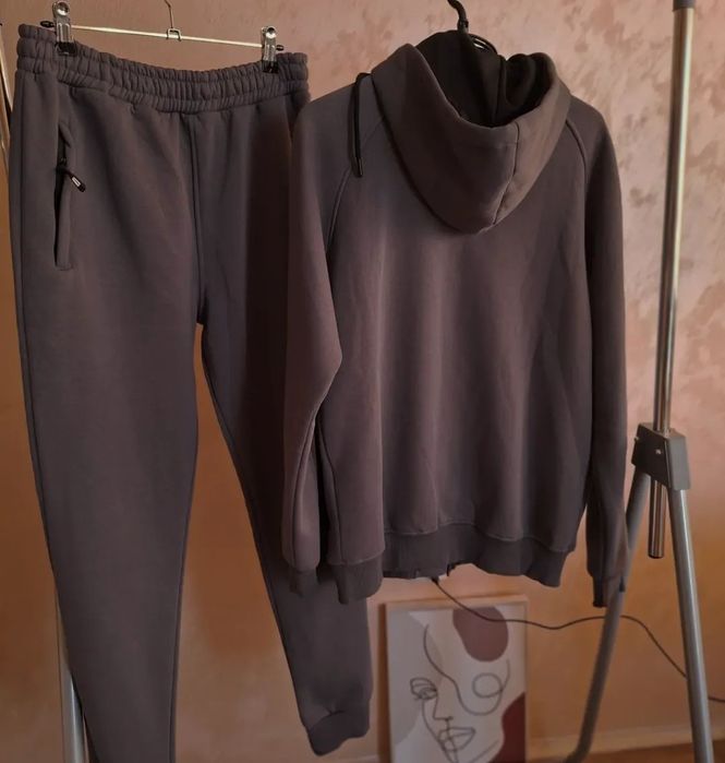 Мъжки спортен екип в класическо сиво – Размери M до 3XL (НОВ)