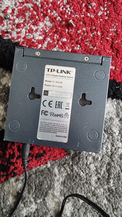 Switch Tp Link gigabit 5 porturi in stare bună de funcționare!