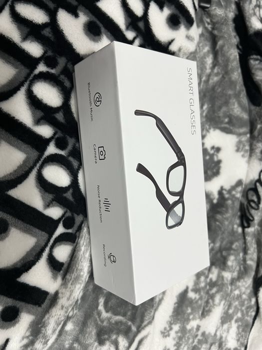 Smart glasses AI ko’z oynak