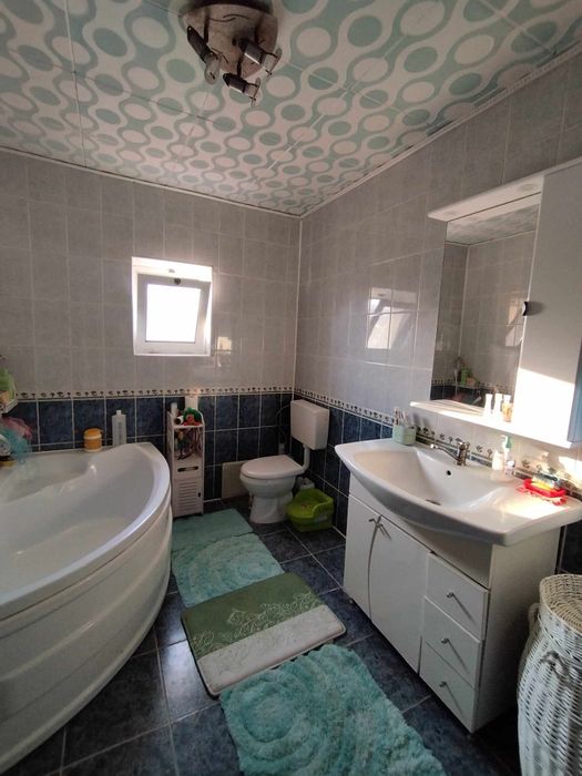 Casa de vanzare la sat