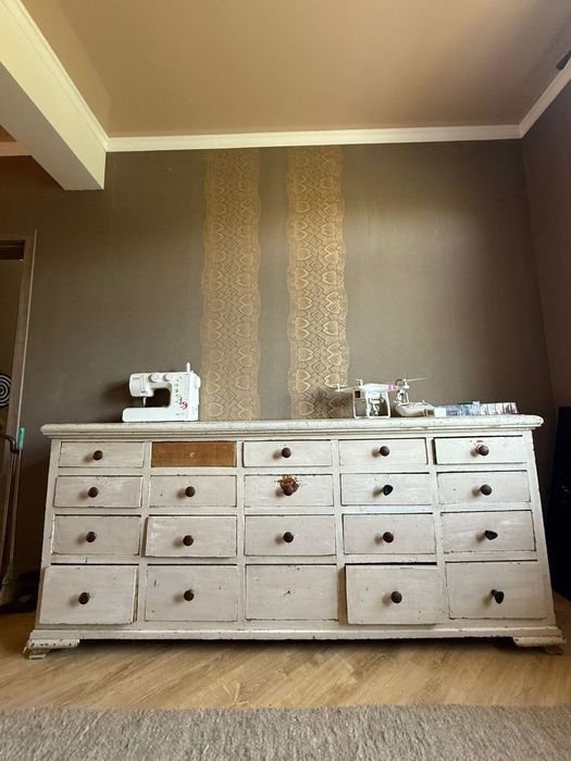 Комоды, антиквариат.