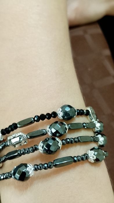 Гривни от естествени камъни