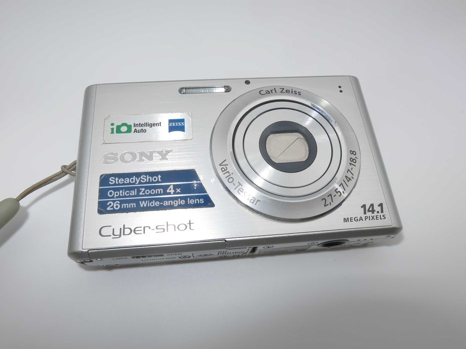 Sony Cyber-shot DSC W330 ултра компактен цифорв фотоапарат, малка дигитална камера сребърен цвят, в отлично състояние, работи перфектно
