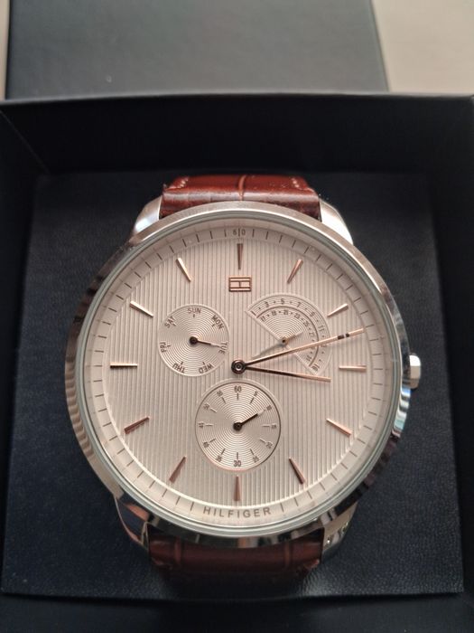 Часовник Тommy Hilfifer