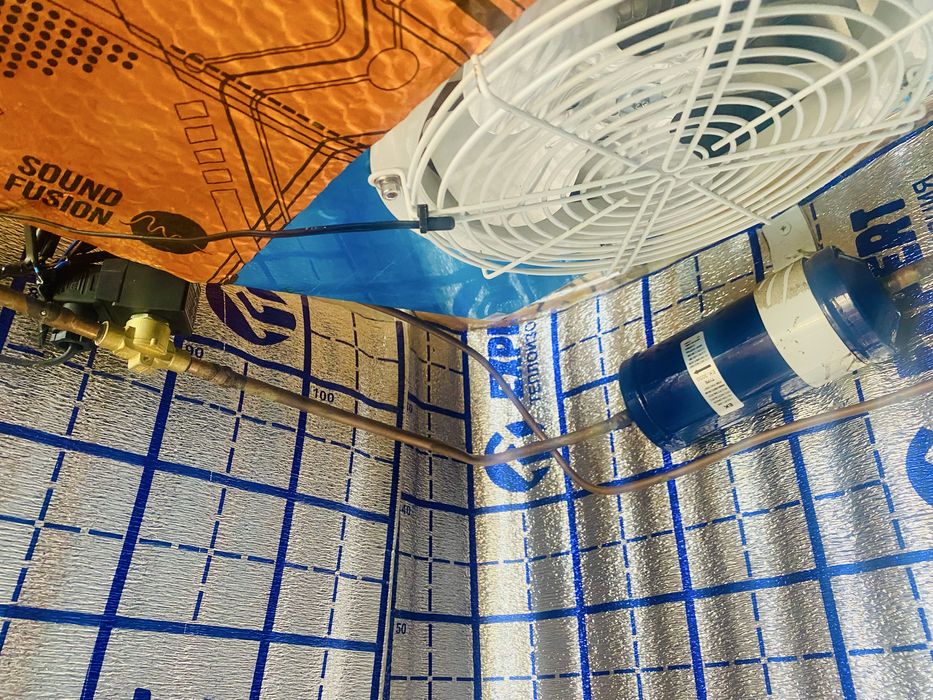 Халадельник сотилади срочьно!!!