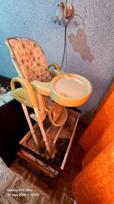 Детская кроватка и стульчик для кормления