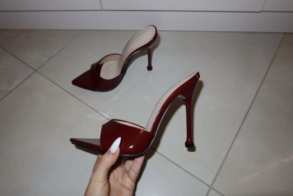 Налични дамски чехли на ток 38 и 39 номер