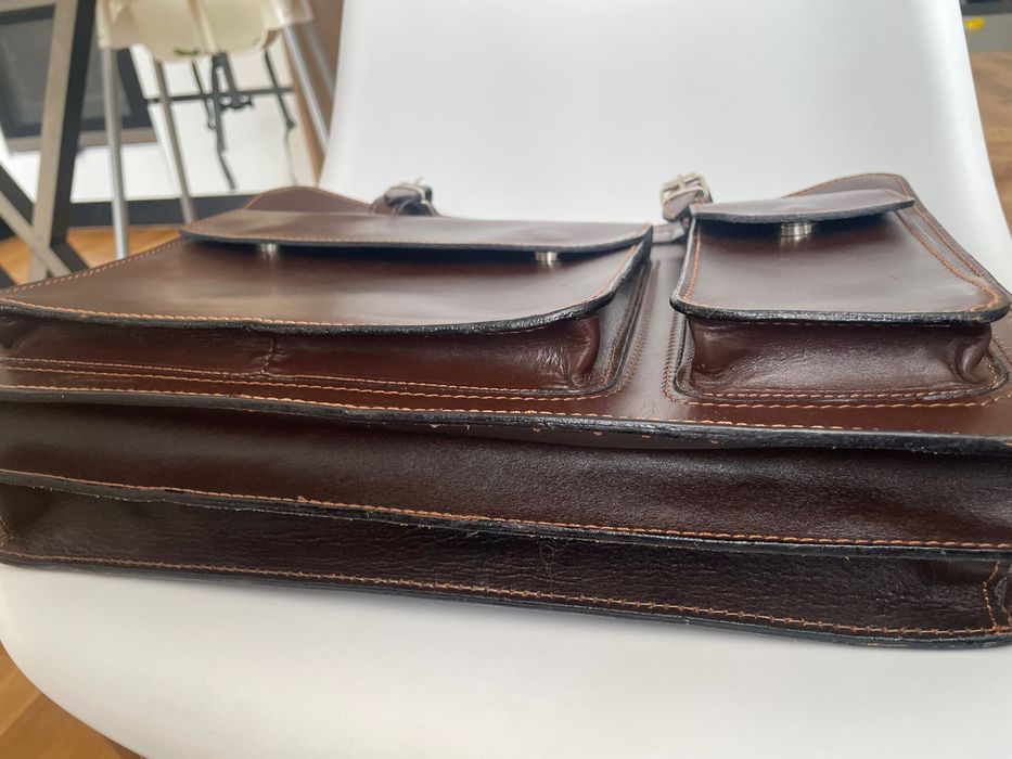 Vând servieta din piele naturala,maro