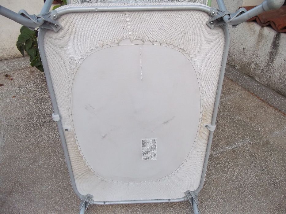 Италианска сгъваема кошарка с твърдо дъно за сън и игра