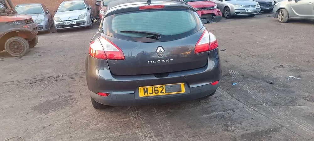 Dezmembrari / Dezmembrez Renault Megane 3 Hatchback (X95) 1.6 Benz K4M848 cutie viteze manuala cod culoare Negru