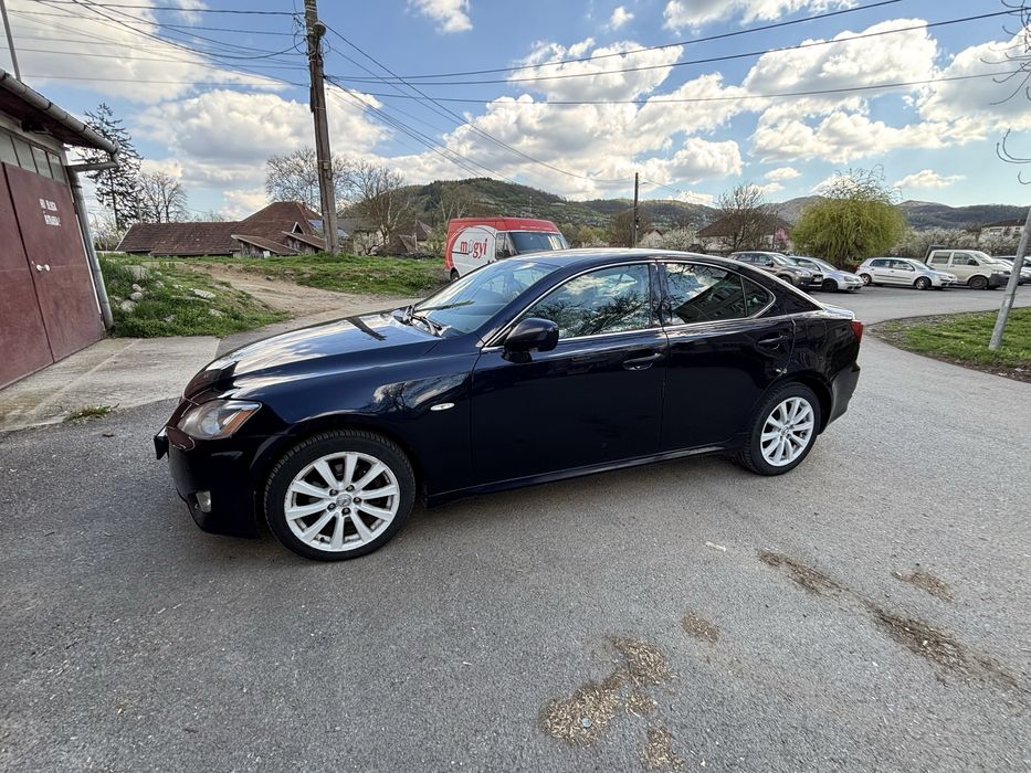 Vând Lexus IS 220d