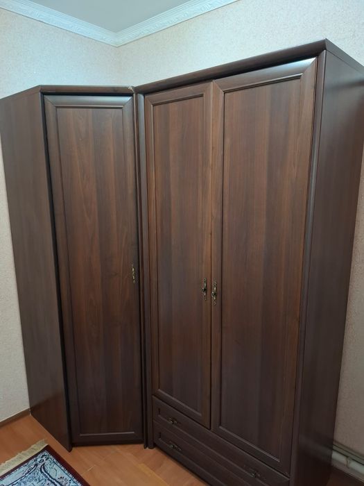 Продам трехдверный шкаф