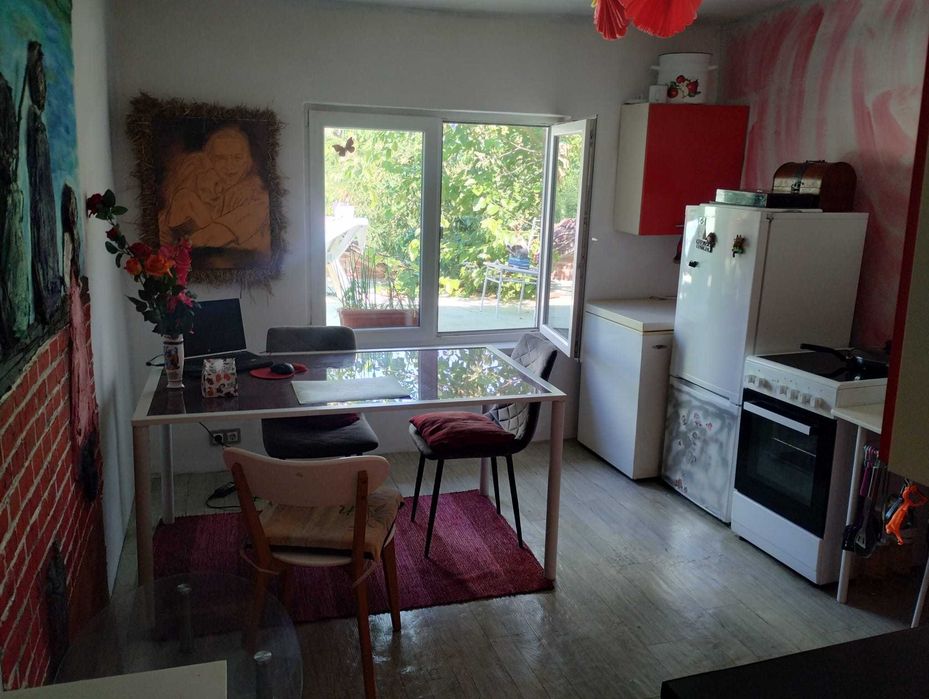 Къща 100 км от морето