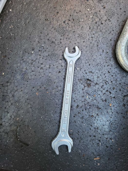 Trusa scule originala+carlig BMW X3 E83 DEZMEMBREZ BMW X3 E83