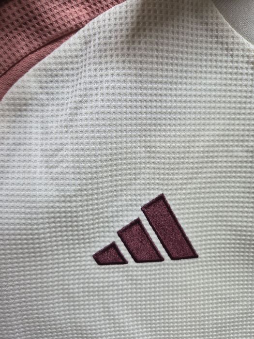 Vând tricou de fotbal
