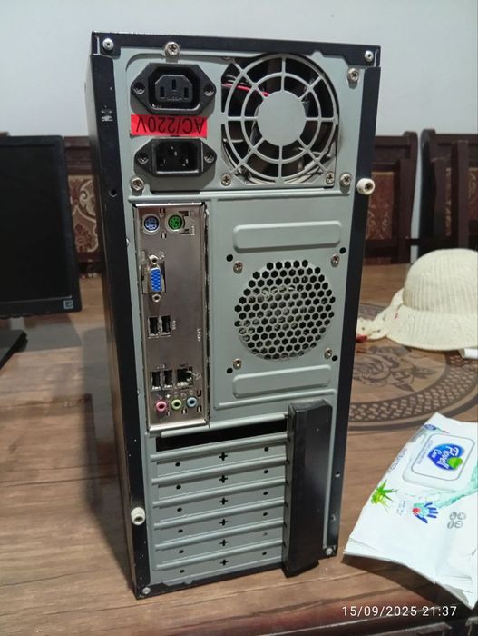 Kamyuter Avtech manitor bilan