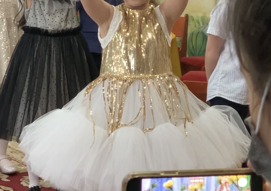 Нарядное платье 128 см