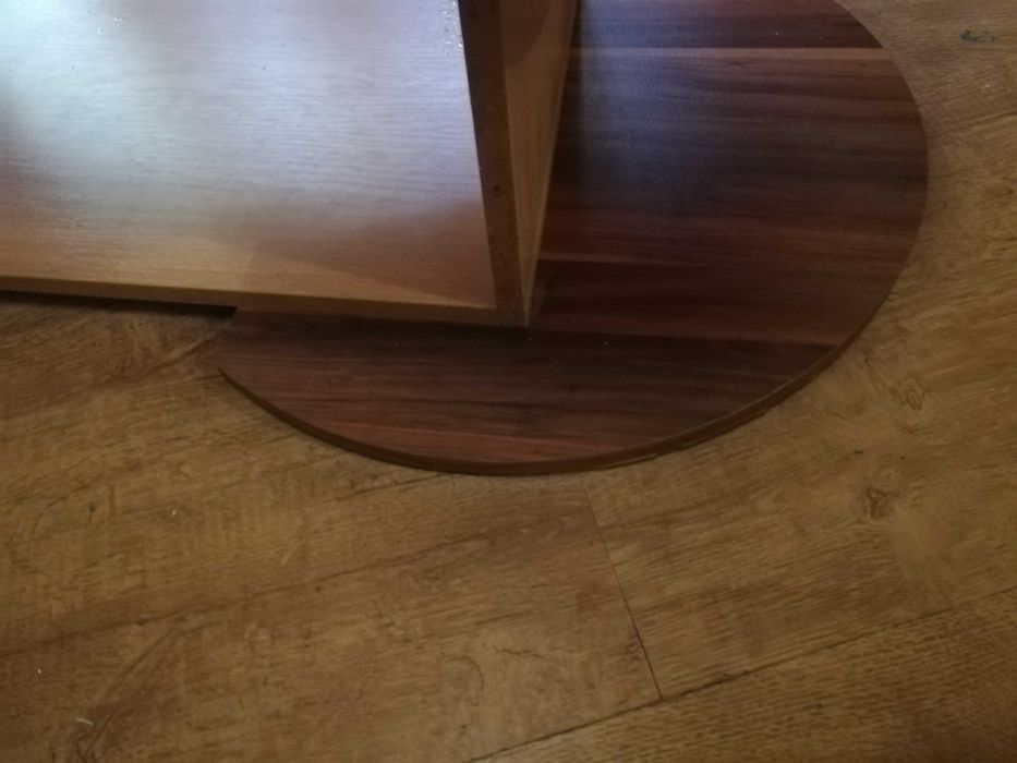 Холна масичка с място за съхранение