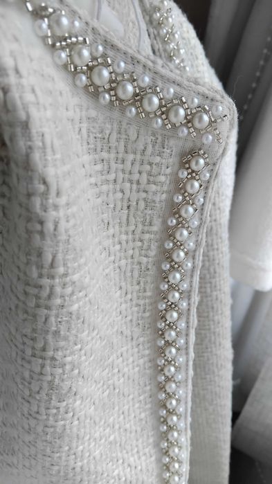 Бяло сако букле с перли
