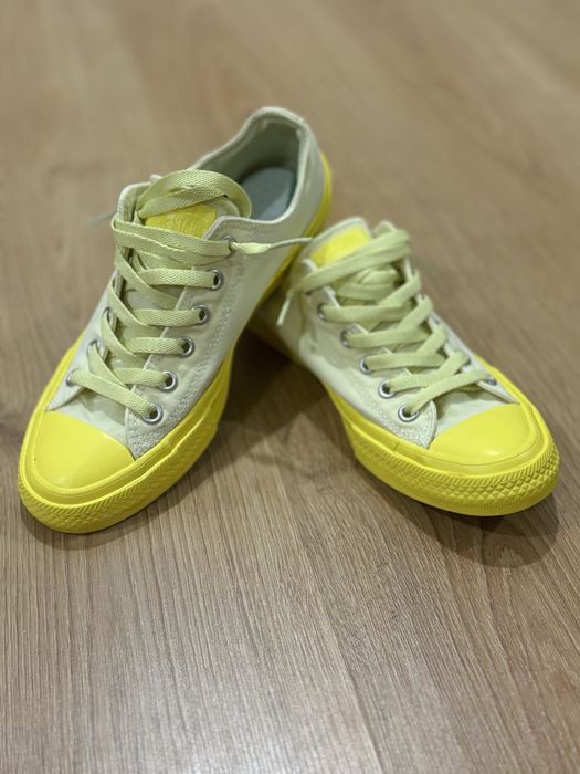 Tenisi Converse impecabili