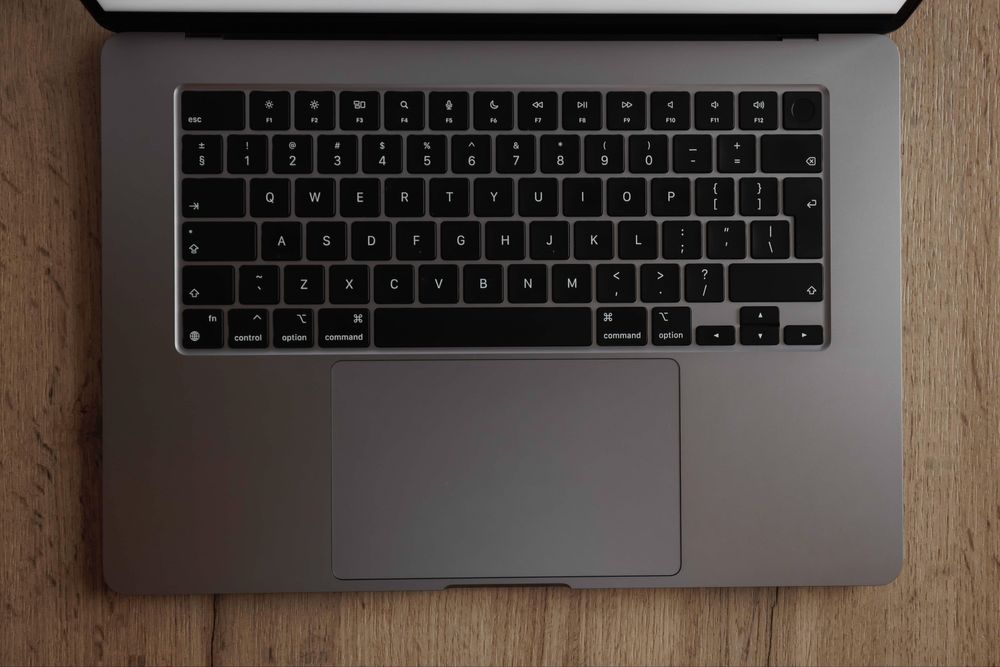 Macbook Air M2 15 inch Като Нов!
