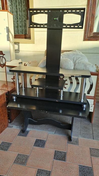 Сотилади кора рангли стол ва подставка