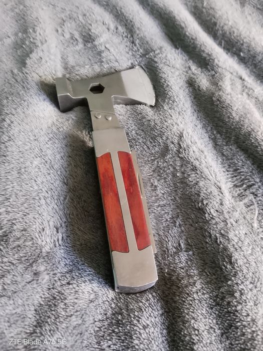 Продавам брадва за очеляване